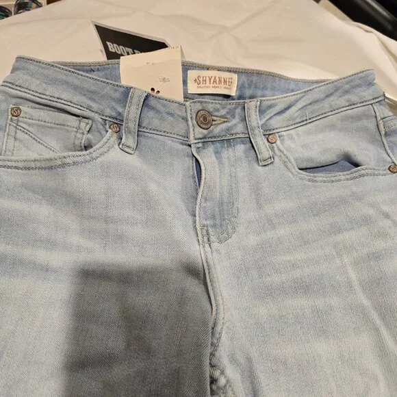 NWT Shyanne Country Wear Mid Rise Flare Distressed Jeans 28 Regular x 34 Long - Picture 8 of 16